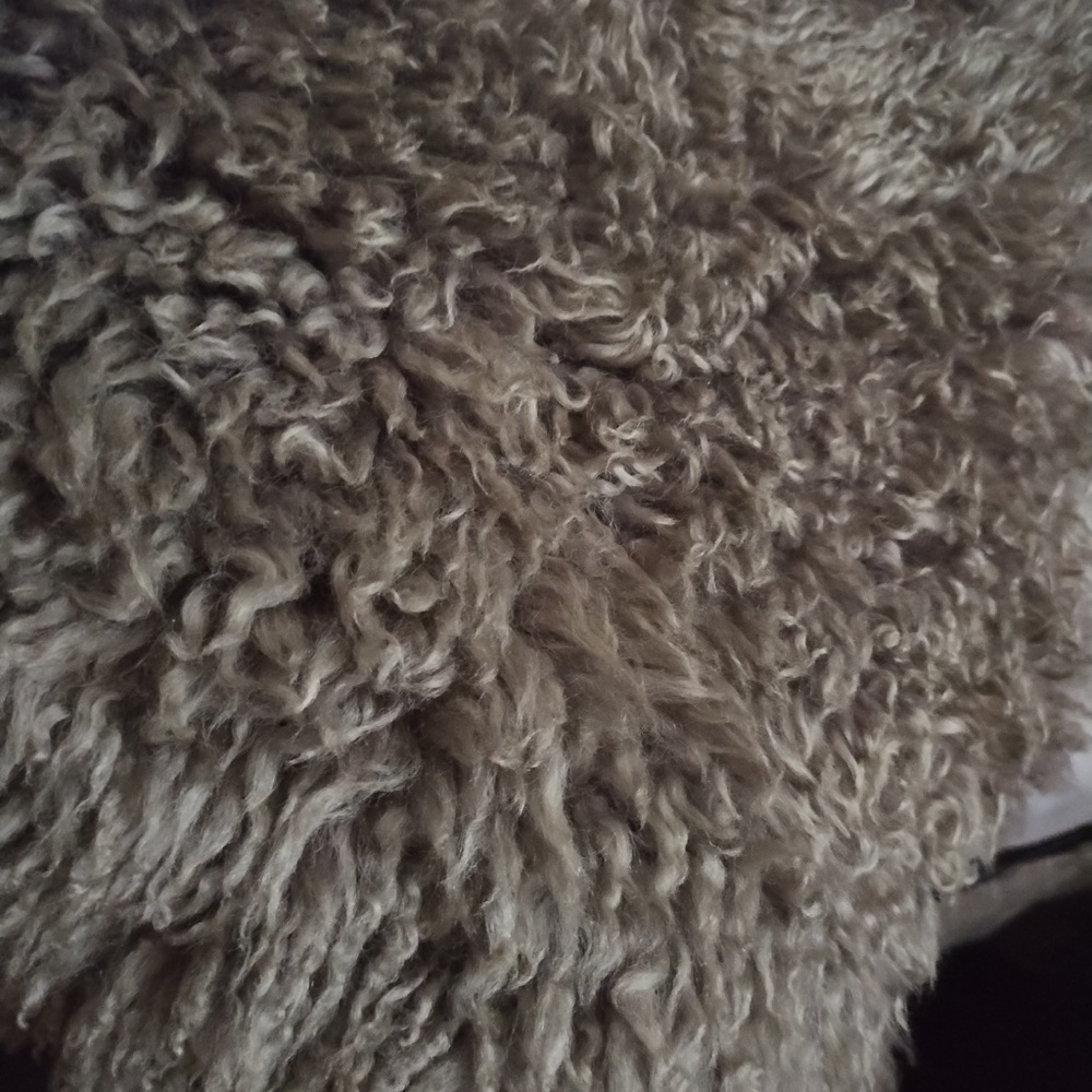 Genuine Sheepskin Rug - Picture 10 of 11